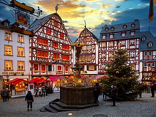 weihnachtlicher Marktplatz