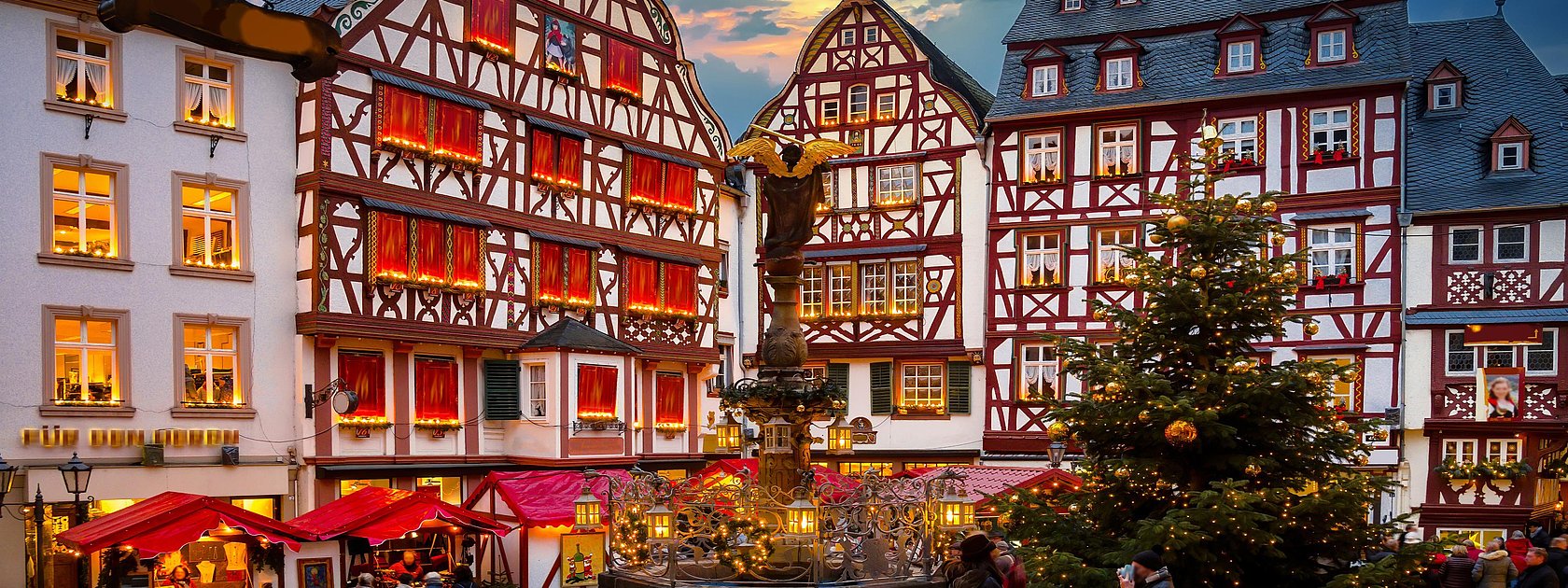 weihnachtlicher Marktplatz