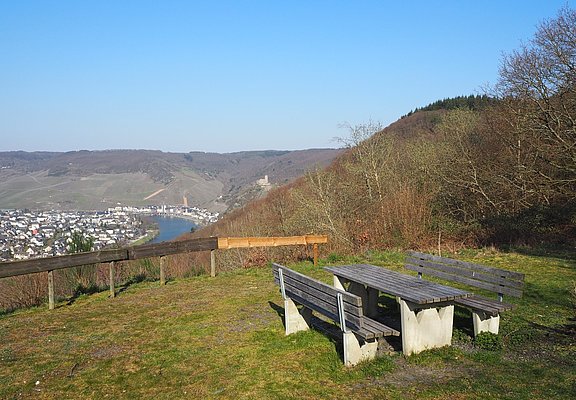 Ausblick von der Andeler Schutzhütte auf Bernkastel-Kues