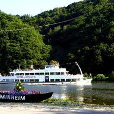 Moselschifffahrt bei Minheim