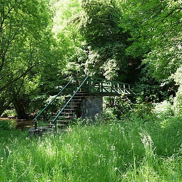 Fußgängerbrück über die Lieser bei Maring: Aufgang zum Lieserpfad