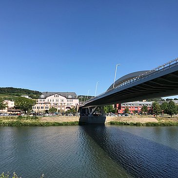 Blick auf das luxemburgische Moselufer in Grevenmacher