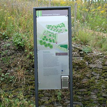 Informationstafel im Sortengarten