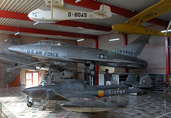Das Bild zeigt Flugzeuge der Flugausstellung Junior.