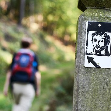 Weglogo entlang der Strecke