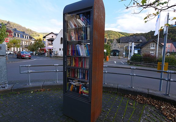 Bücherschrank an der Güterhalle 2