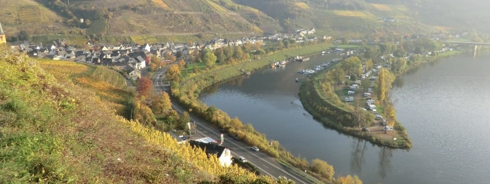 Aussicht auf Senheim mit Hafen