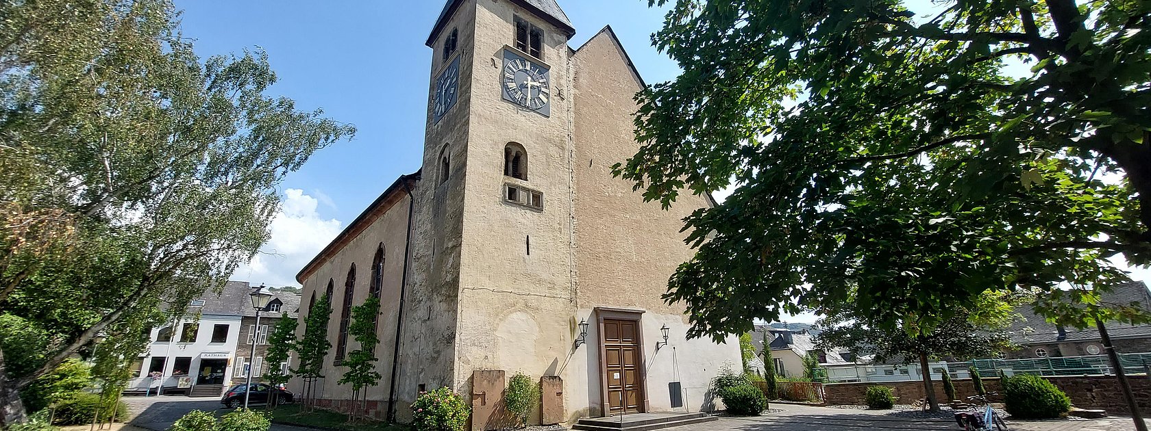 Neum_Dhron_Pfarrkirch_Maria_Himmelfahrt