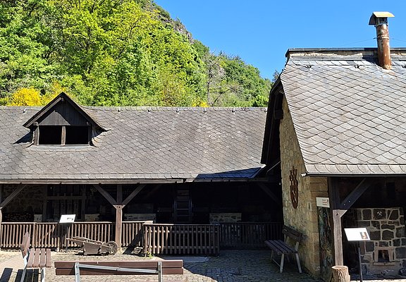 Das Bild zeigt die Fischbacher Kupferhütte.