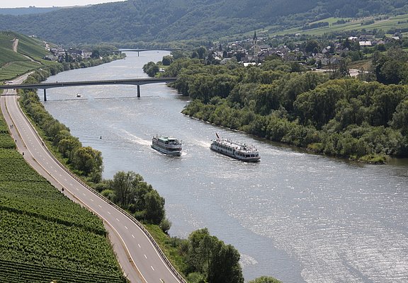 Moseltal mit Erden und Lösnich