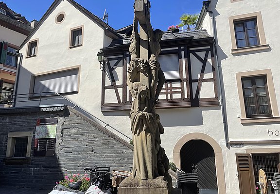 Doppelkreuz seitlich