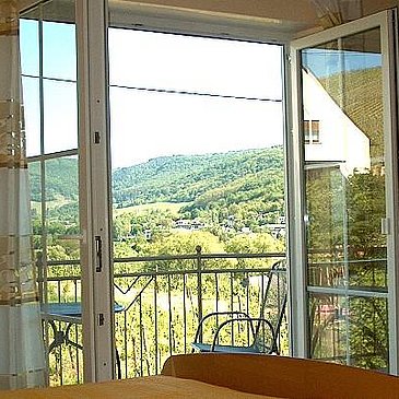 Panaoramblick Gästezimmer mit Teeküche