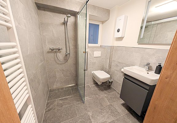 Modernes Badezimmer