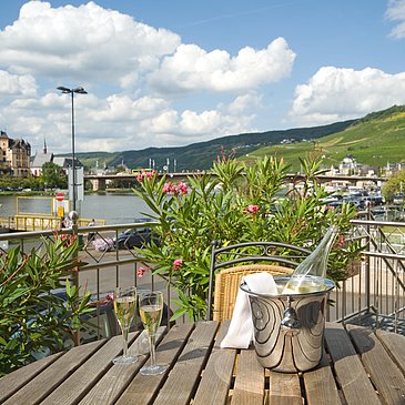 Terrasse mit Sekt Total - Kopie