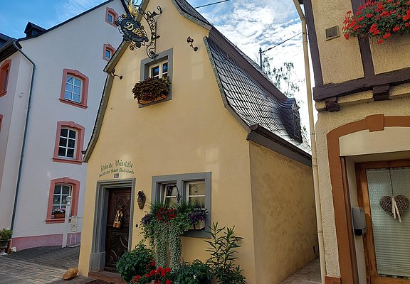 Neumagen_kleinste_Weinstube