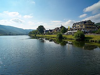 Mosel-Hotel-Sonnenuhr