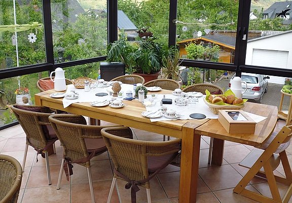 Frühstück im Wintergarten