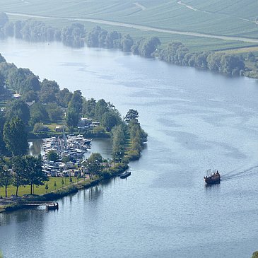 Neumagener Römerweinschiff mit Hafen