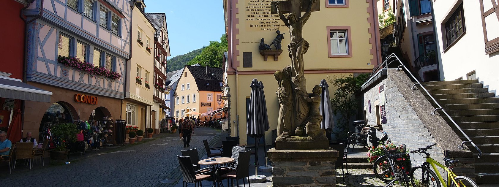 Doppelkreuz von unten