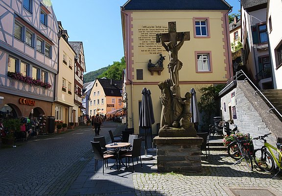 Doppelkreuz von unten
